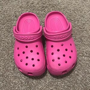 Woman’s 6 pink crocs